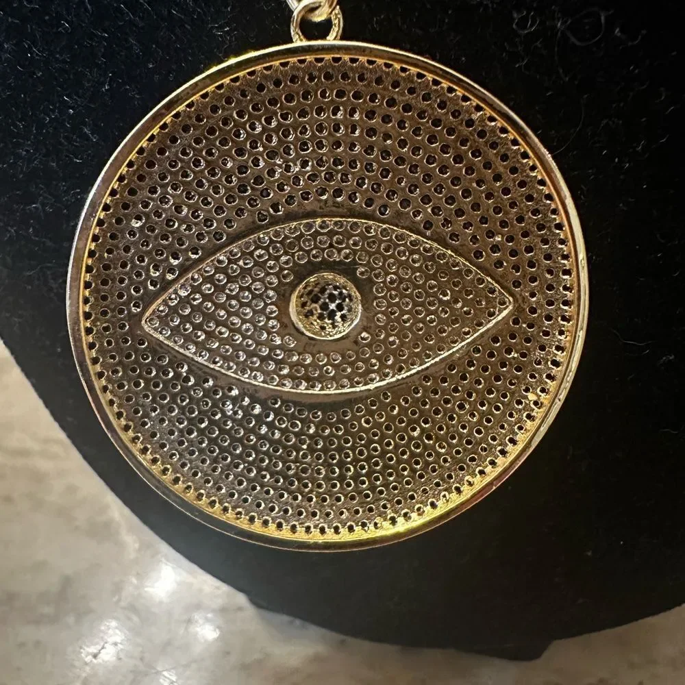 Elegant Black and Gold Eye Pendant Necklace - Picture 4 of 6
